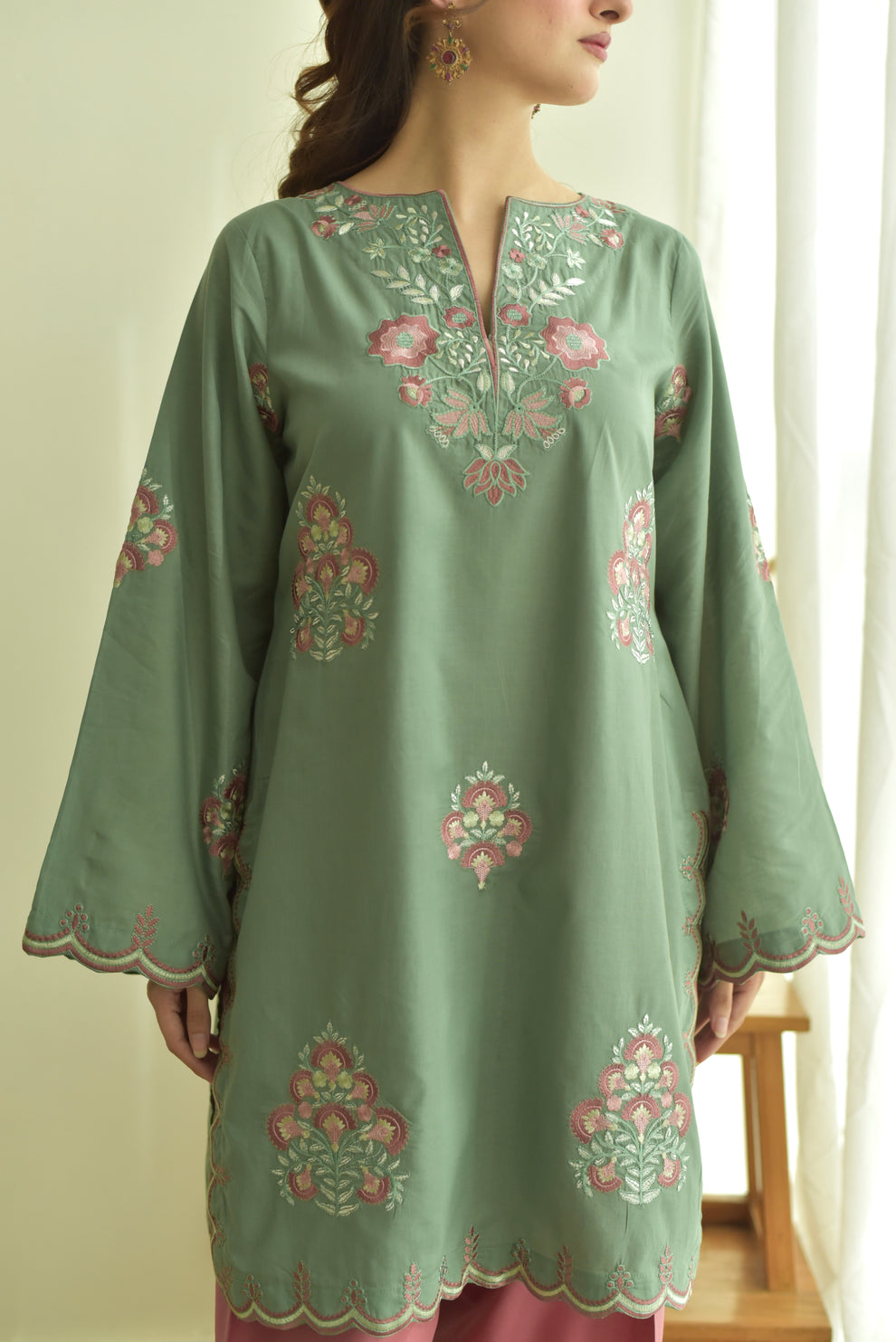Naina 3pc Embroidered Dress(Farshi Shalwar)
